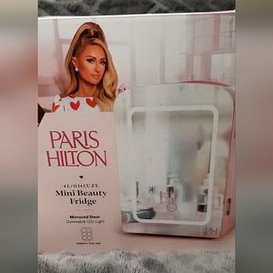 Paris Hilton mini beauty fridge